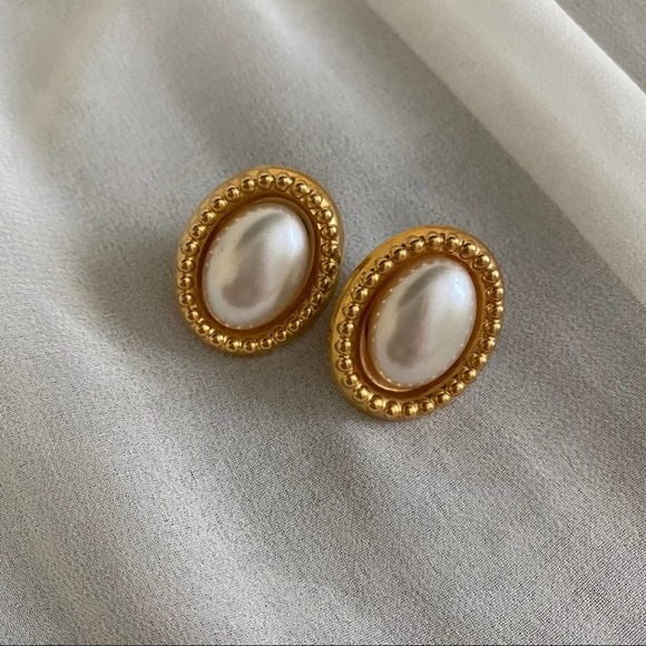 VTG Oval Ivory Pearl Gold Studded Halo Earrings - Picture 4 of 5
